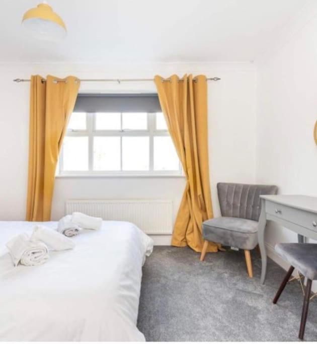 Beautiful Large Property, Sleeps 9 Walking Distance To The Sea , Beaches And Restaurants Fantastic Interior Лайм Риджис Екстериор снимка